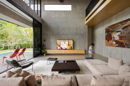 Tropical Shift House